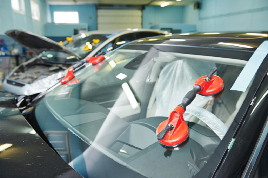 Automotive glass. Challenged, traditional networks are focusing on proximity and technical expertise.
